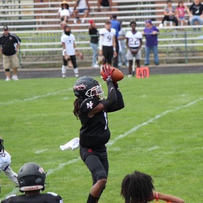 QB,CB @ Marion Franklin high school👺🔱c/o ‘23🏈🏀 Patience is key 🔑⭐️ SHINE WITH OR WITHOUT YOU.....