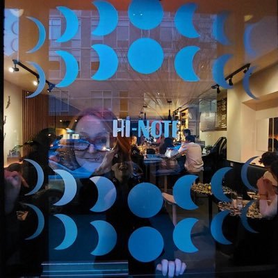 💻 community-taught designer 🖼 ai explorer 📻 radio + bar co-founder @ https://t.co/OT8Tudkb7U 🚢 ✨ she/her