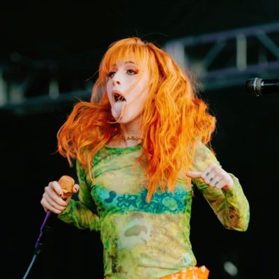 new to paratwt, but obsessed w paramore since 2008. i wanna meet other fans and see paramore live again 🥺