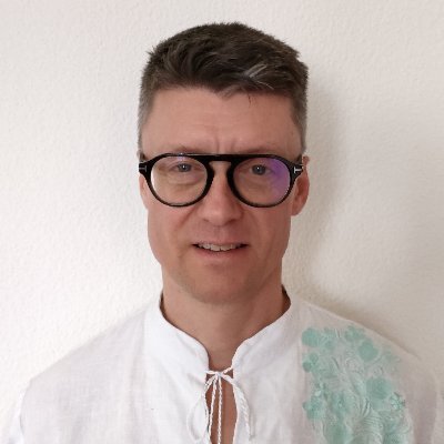 Liberal linguist of Swedish-Czech origin, based in Zürich, working in sales in the energy business. Slavic languages. Current focus: Ukrainian and Polish.