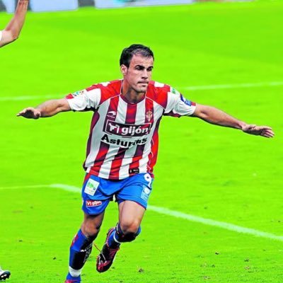 Bocadillo chorizu, cerveza, bufanda del Sporting y pal campo FAKE