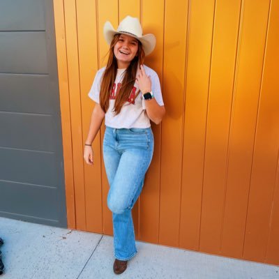 Carly_2301's profile picture. unk softball #23