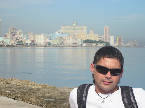 ManuLourenzo's profile picture. Un rapas da aldea, coma quen dis... un ninguén.