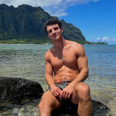 Male User Generated Content Creator who loves fitness, health + wellness, travel, photography, yoga, and all things outdoors. Let’s connect!