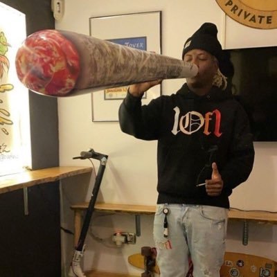 v1ckni's profile picture. 