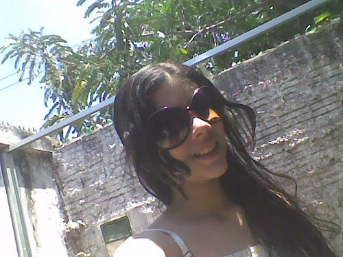 Sou desastrada,ñ tenho corpo perfeito,mim esqueço das coisas mt rapido,gosto mt rapido das pessoas,meu cabelo e bagunçado,e uma coisa q nunca vou ser é normal !