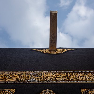 صلى عليك اللهُ يا خير الورى ما مرّت الساعاتُ والأيامُ ﷺ.