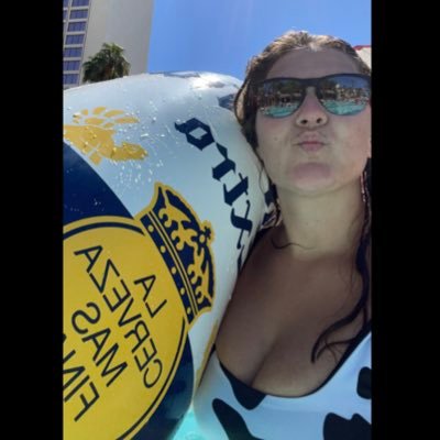 dinahbialas5's profile picture. where is the rum?