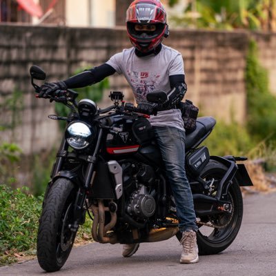 Yas_9501's profile picture. 🧜🏻‍♂️ คนบาป ในชุดนักบุญ 🧝🏼เป็นคนเทาๆ อยากมีคนคุย แต่ไม่มีคนทัก 😁😁  ชอบผู้หญิงเท่านั้น 💃🏼🙎🏻‍♀️