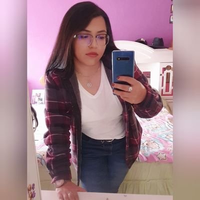 Necesito la música para no quedarme a solas con mis pensamientos.