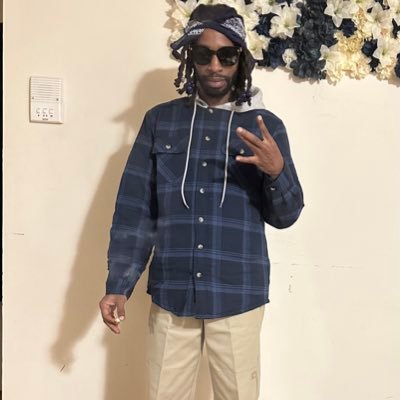 IamMacklovin's profile picture. R.I.P NO NECK