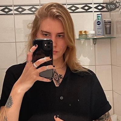 twdblurry's profile picture. 