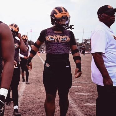 24’/ 5’9 200 / LB,RB email:deandrevideau@gmail.com 1st team all district⭐️ All state honors⭐️ St James High school