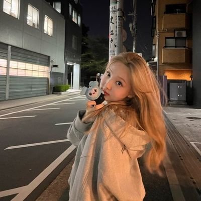 venusstudying's profile picture. cidadã moribunda tentando desesperadamente criar hábitos de estudo e virar alguém na vida