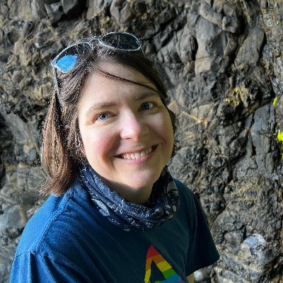 Founder, Entrepreneur, Scientist, Businesswoman.
TCM, Manufacturing, Cannabis, Product development.
Evidenced-based medicine, Queer activism.
🎨 🌊🌲🐕🌈