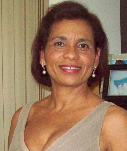 ‎A vida é uma peça d teatro q não permite ensaios.Por isso,cante,chore, dance,ria e viva intensamente,antes q a cortina se feche e a peça termine sem aplausos.