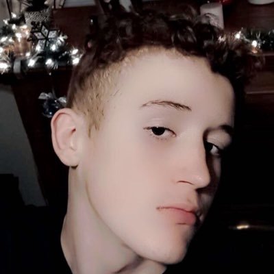 lewisdawson52's profile picture. Bored asf single 15 and idk why I have this app