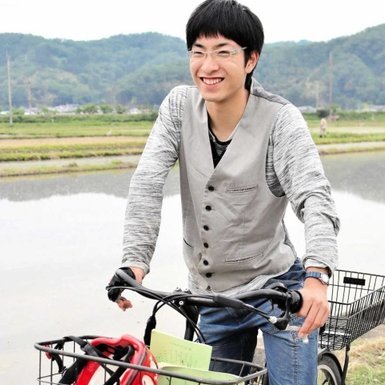 世界一コウノトリを愛する高校生、安田高祐です。
「コウノトリ野生復帰をブームで終わらせない!」をテーマに
豊岡市内でコウノトリの保全活動、講演、イベント開催など様々な取り組みをしています。