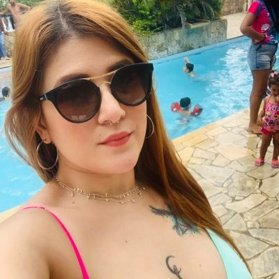 bia_domingos_'s profile picture. Se estou aqui é porque deveria estar fazendo alguma outra coisa.