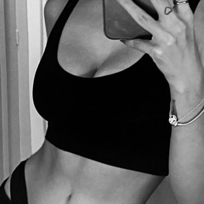 JadeHllr's profile picture. Meuf en manque de bite et d’argent. Pas d’échange et rien de gratuit 💞 Venez me baiser en réel