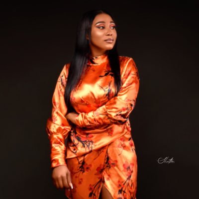 MzValen2's profile picture. makeup artist , student