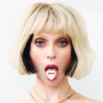 fasteningstitch's profile picture. human, allegedly