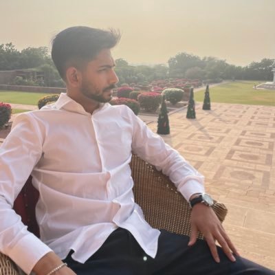 virsahu_'s profile picture. Self proclaimed conversationalist