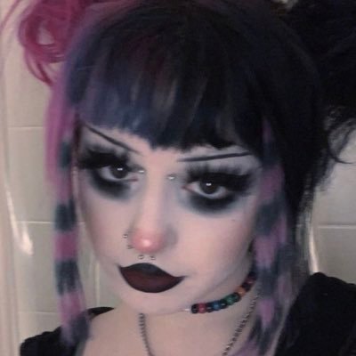 18 - they/xey - i like women - 🔮 - when the world ends, i want to be by you