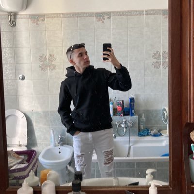 jacopobozzonii's profile picture. la scena italiana crea dipendenza