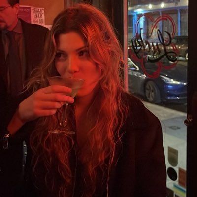 alexapisces's profile picture. i think i watched aquamarine too many times during my formative years 🥳 ♓️ sun ♈️ moon ♊️ rising