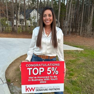 Michelle Queen | KELLER WILLIAMS REALTOR | ★ 𝙱𝚛𝚘𝚔𝚎𝚛 | Over 1,000 clients helped saving them time and money since 2004 | Experience Royal Treatment