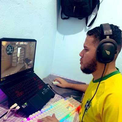 Vivendo e pinando no CS. Tentando ser streamer em https://t.co/arCbBGWSUs