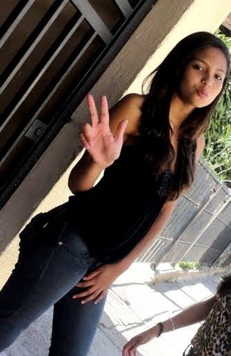 Fαle o que quizer de mim!!! :Õ
Mαs tenhα α descenciα de olhαr nos meus olhos enquαnto fαlα!!!
E α corαgem de ouvir α minhα respostα!! sempre!