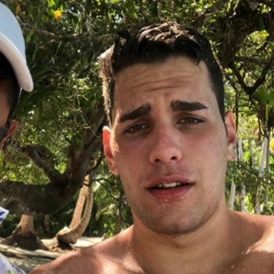 konstantinossz's profile picture. pty,
no te lo tomes personal