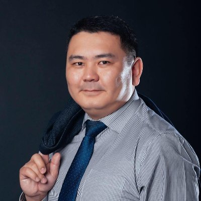 Үзэл бодлоо чөлөөтэй илэрхийлэн ч дугаран ч. Та харин эгдүүцэв