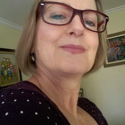 jornalista, editora, assessora de imprensa e escritora.