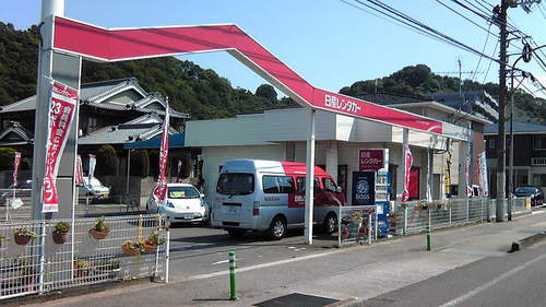 いつもありがとうございます！
　笑顔の松山空港店でございます。ただ今、リーフにエコカー取り揃えて サービス満点,笑顔満点でお待ちしています。