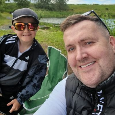 single dad of 2 young kids. Love anything HORROR DARTS FISHING AND FOOTBALL. not much else,just happy to be alive and dreaming of being a darts player