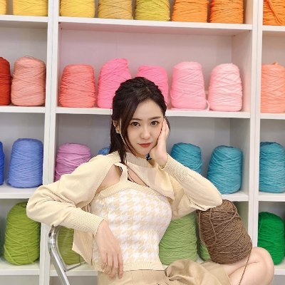 Ami72130419's profile picture. If you look at others with a telescope, you will look at yourself with a magnifying glass.