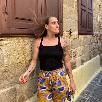 lauradelgobe's profile picture. life is a big joke!!!!!!
guitar is my life
sport is my oxigene