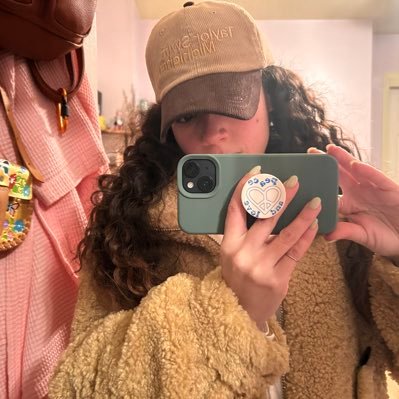 TaliaTaliaLuz's profile picture. #SWIFTIE4LIFE... I want to live a fantasy life where I can do anything I want and people could be whoever they wanted to be and no one would care