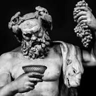 Dioniso era el antiguo dios griego del vino, la diversión, y el teatro. Como el joven rebelde del Monte Olimpo, era el más pintoresco de los dioses olímpicos.