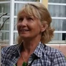 Pasjonatka dobrej książki, muzyki i filmu. Mądrość to coś więcej niż bycie inteligentnym, to zrozumienie, empatia, doświadczenie, wewnętrzny spokój i intuicja