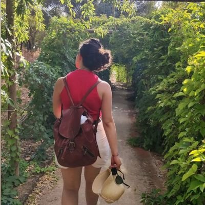 Árbol de la esperanza, mantente firme. -Frida Kahlo.
Graduada en Filología Hispánica.
Escribo cosas que podéis leer en el link de abajo.