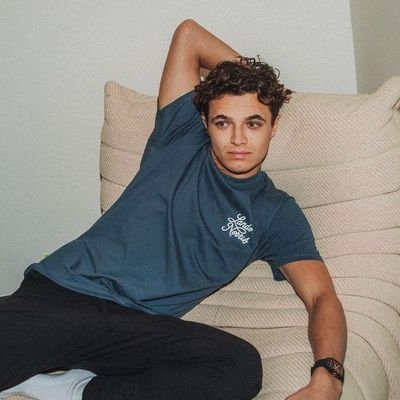 future winemaker | 🐝 икона | спаюз × мгчд × ф1 × футбол | 💚SV5💚 | 🧡LN4🧡 | fcdm 🤍💙 | если ты забил на проблему и она вернулась - ты забил недостаточно