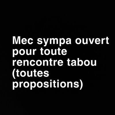 Jeune homme très ouvert sans aucun tabou