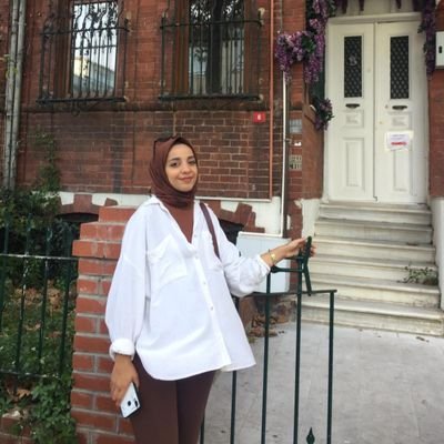 zeynepguler62's profile picture. 