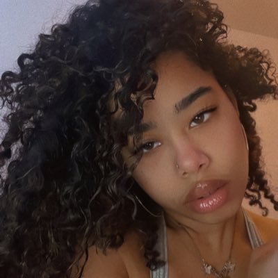 nlizzy30's profile picture. HU Alum