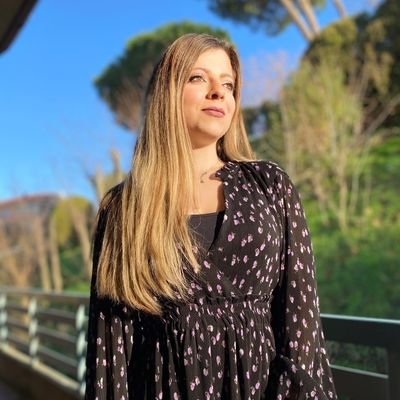 Roma
👩🏼‍🎓 @corissapienza 📚
#SMM22
👩🏼‍🎓 Mediazione linguistica ed interculturale

Beauty and makeup lover💄
(Instagram: ele_beautyblog)