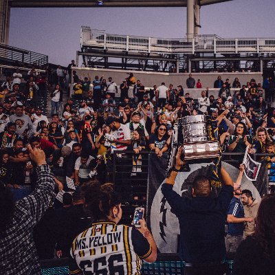 Galaxy fan, Samoan guy, pineapple enthusiast. LA all day every day